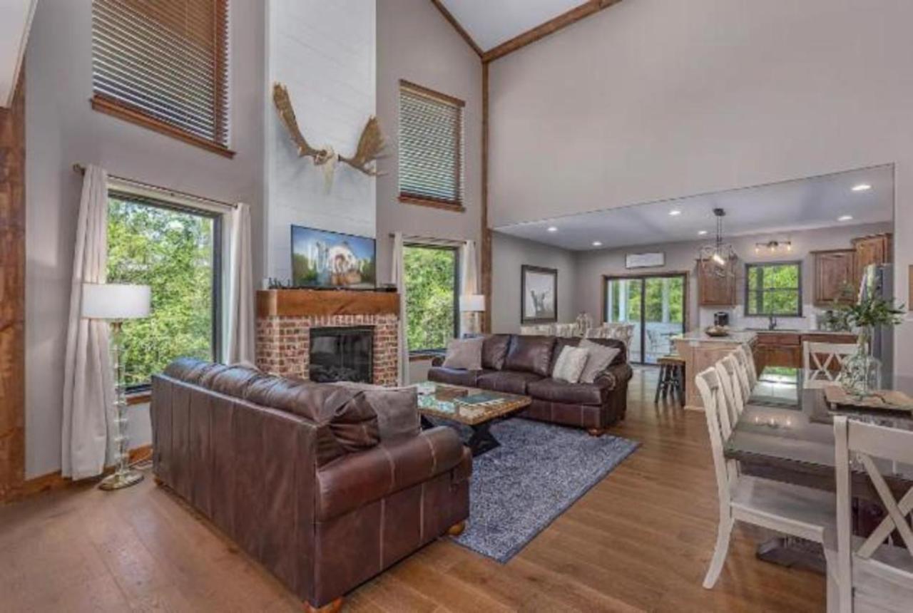 Premier Retreat With Hot Tub, Theater & Pool Table Villa Hollister Exteriör bild